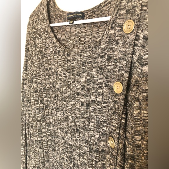 Adrienne Vittadini Gold Button Detailed Long Sleeve Blouse - Picture 4 of 6